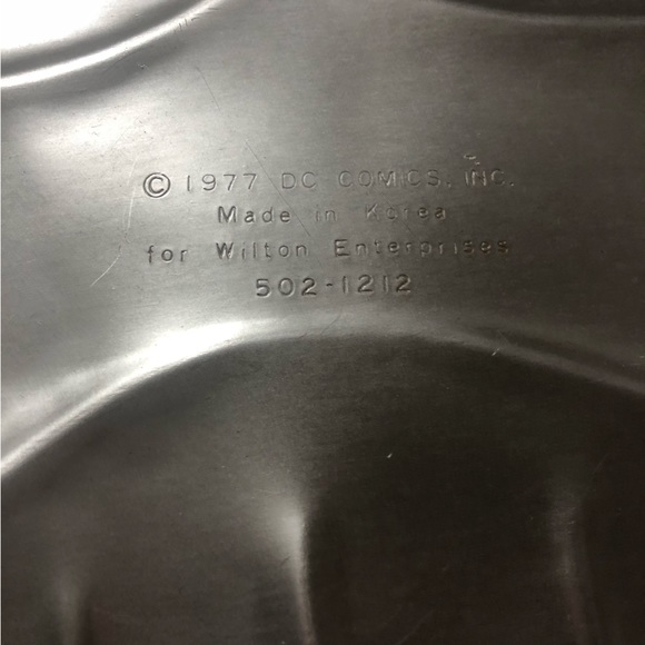 VTG 1977 Wilton Superhero Cake Pan Muscle Man Dad Father Batman Super 505-1212 - Picture 4 of 4